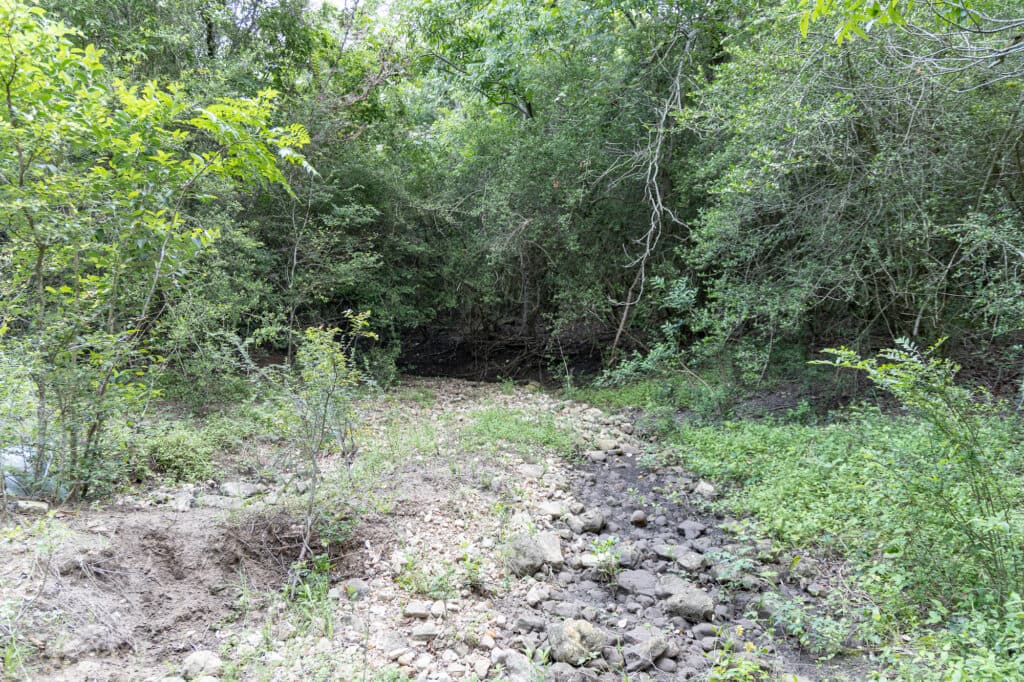 000 CR 240, Hallettsville, TX 77964 — public listing photo 10