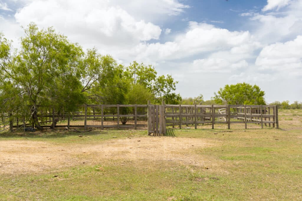 000 FM 2043, Goliad TX — public listing photo 12