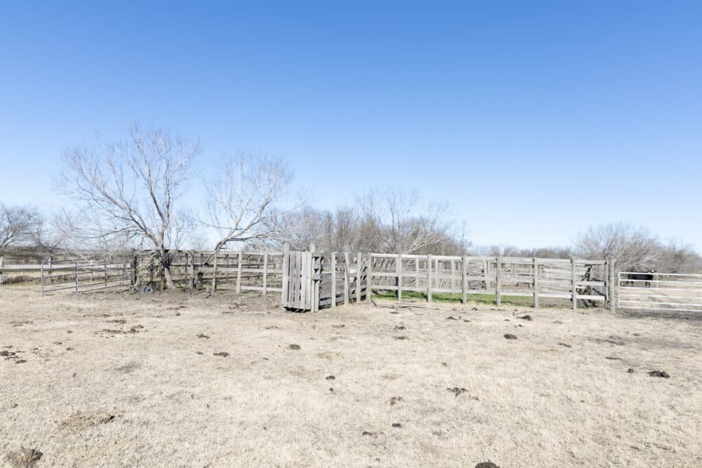 000 FM 2043, Goliad TX — public listing photo 26