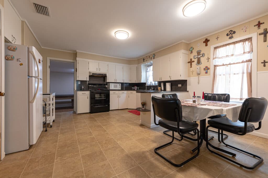 1024 S. State Highway 95, Shiner — public listing photo 4