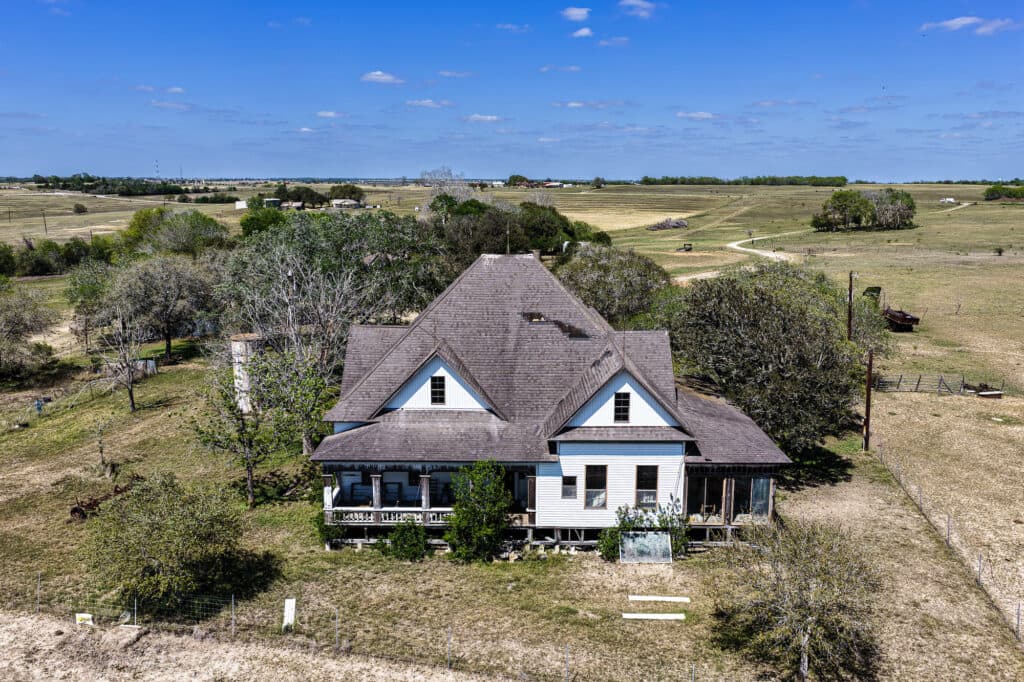 1037 CR 340, Shiner, TX 77984 — public listing photo 27