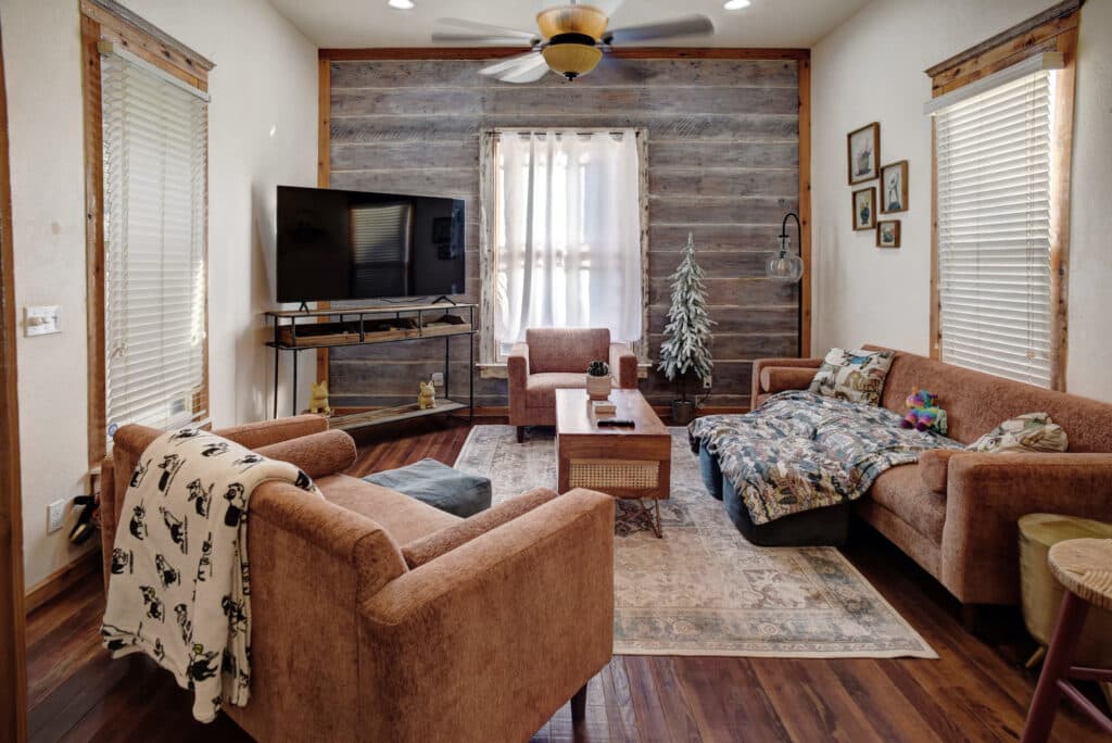 104 Coke Street, Yoakum — public listing photo 4