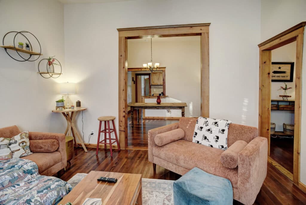 104 Coke Street, Yoakum — public listing photo 7
