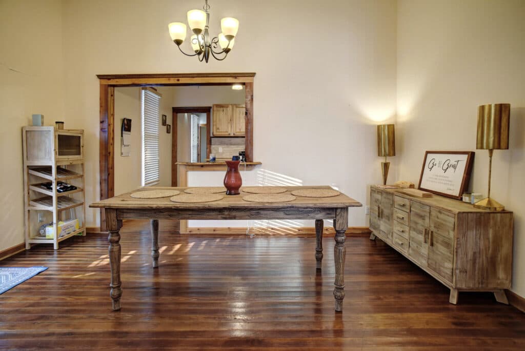 104 Coke Street, Yoakum — public listing photo 9