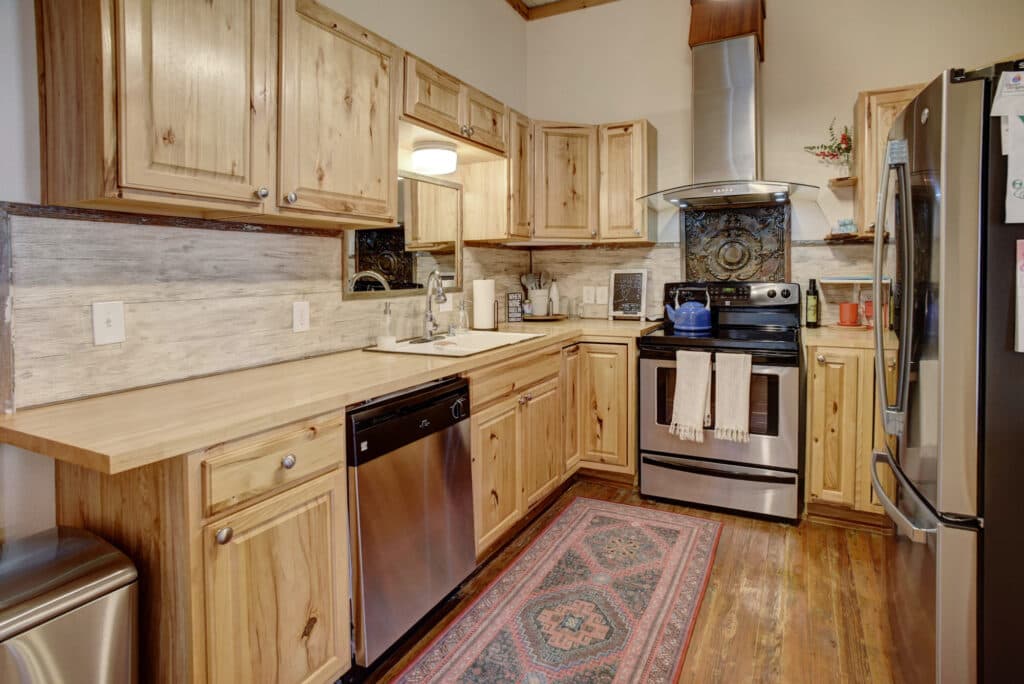 104 Coke Street, Yoakum — public listing photo 13