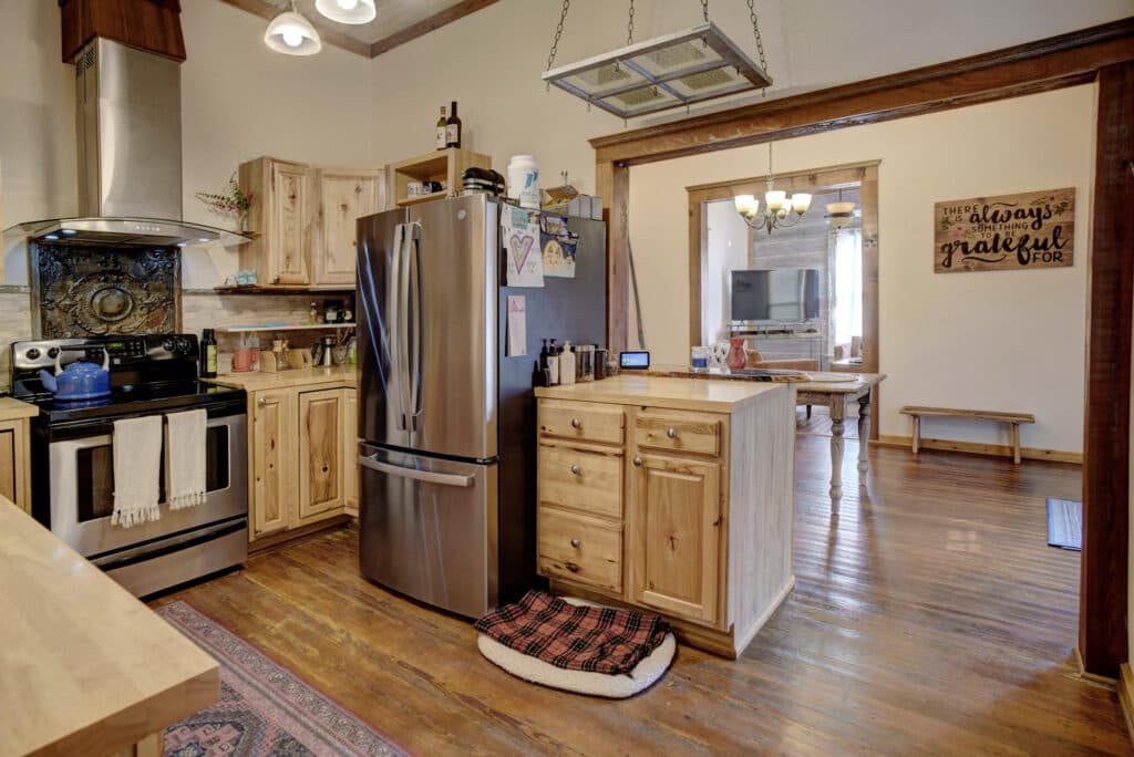 104 Coke Street, Yoakum — public listing photo 14