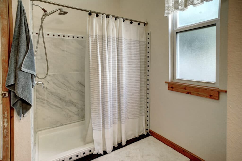 104 Coke Street, Yoakum — public listing photo 20