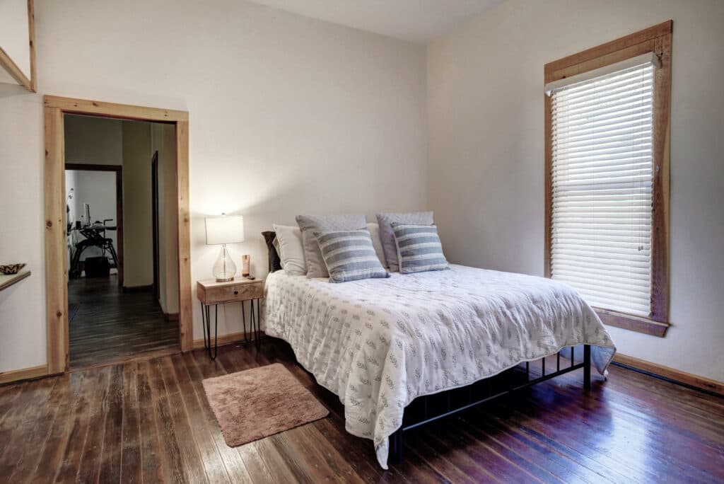 104 Coke Street, Yoakum — public listing photo 23