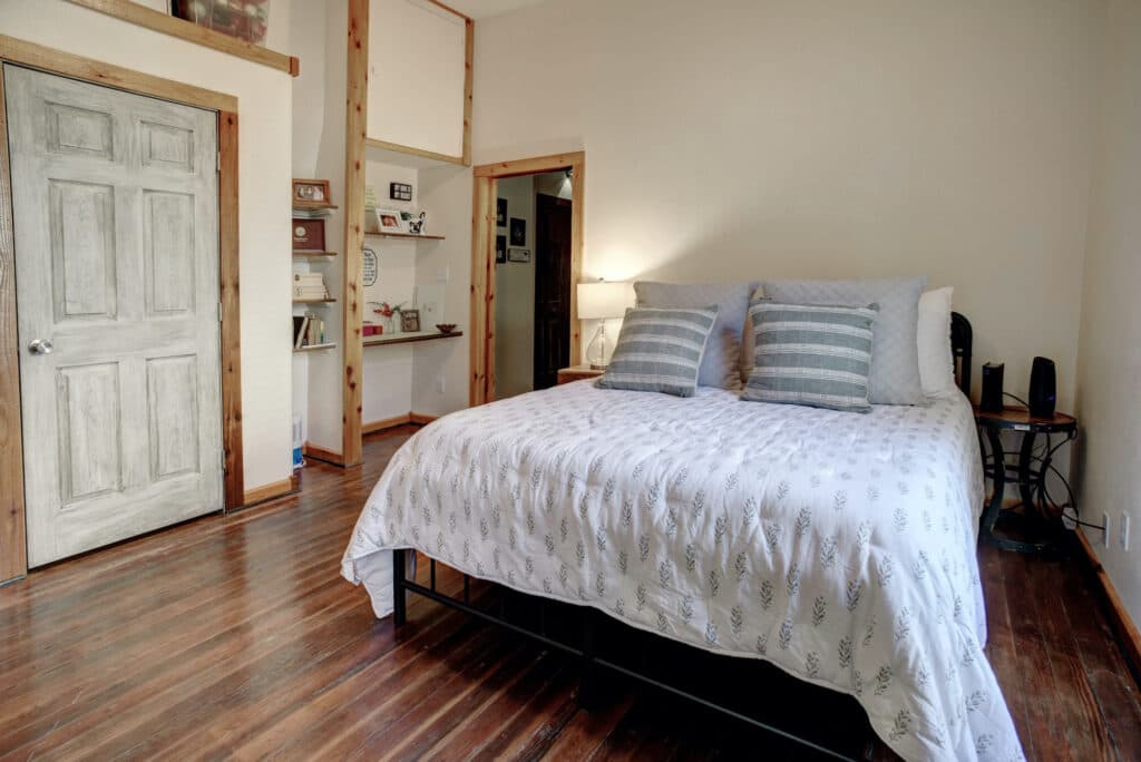104 Coke Street, Yoakum — public listing photo 24