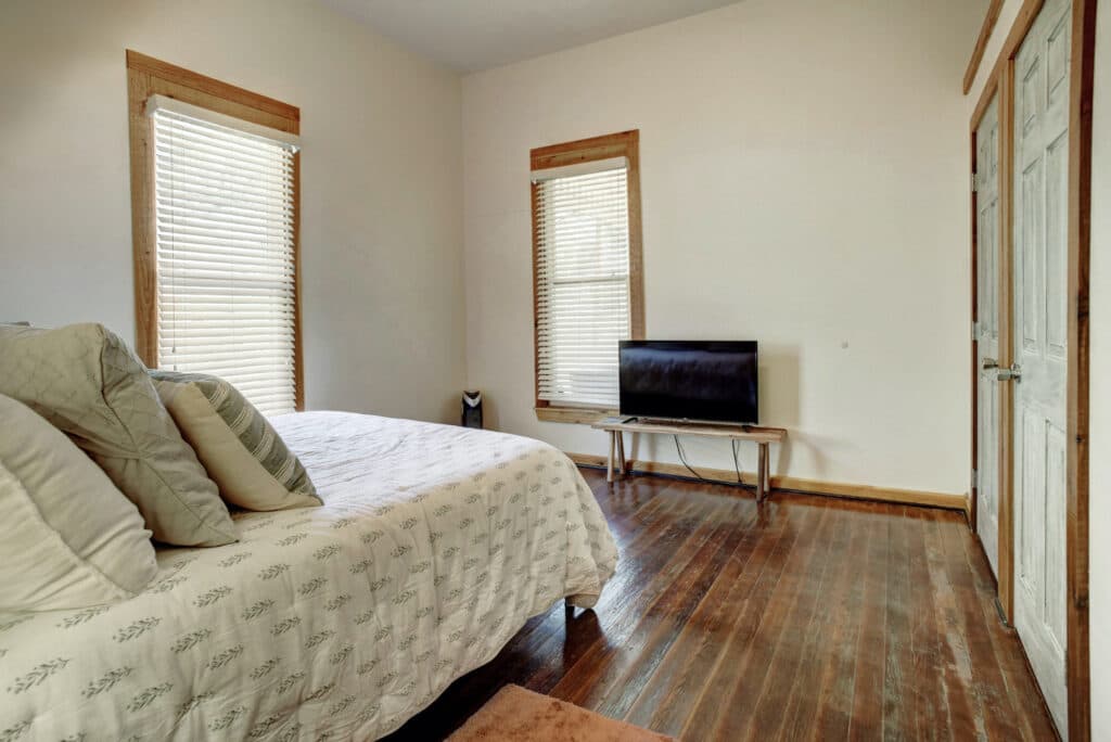 104 Coke Street, Yoakum — public listing photo 25