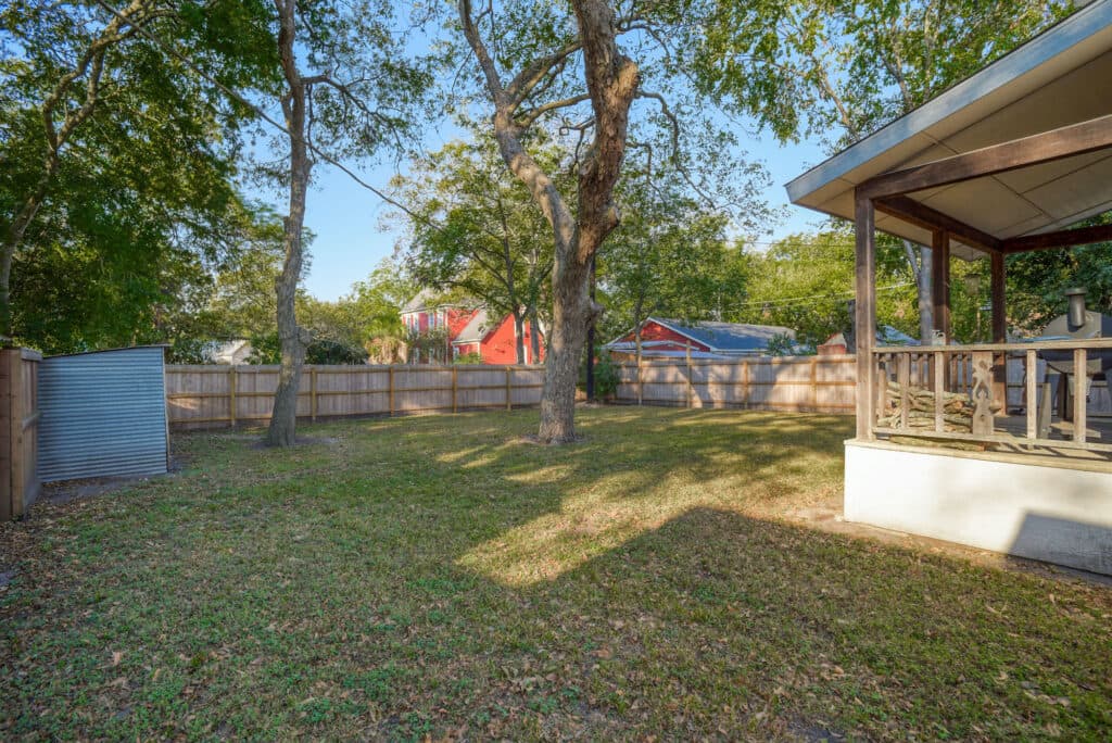 104 Coke Street, Yoakum — public listing photo 32