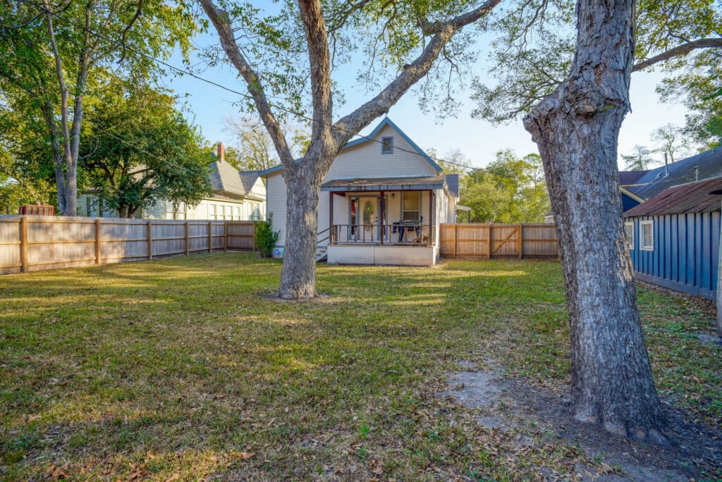 104 Coke Street, Yoakum — public listing photo 34