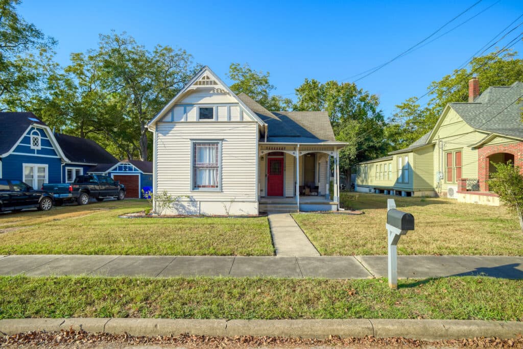 104 Coke Street, Yoakum — public listing photo 36