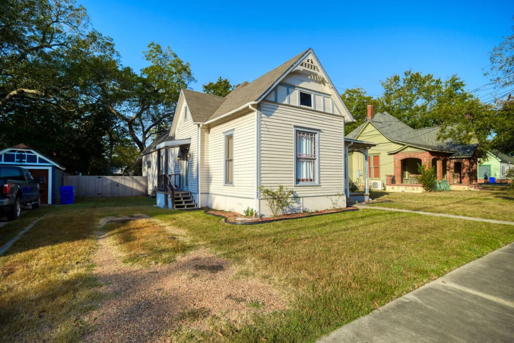 104 Coke Street, Yoakum — public listing photo 37