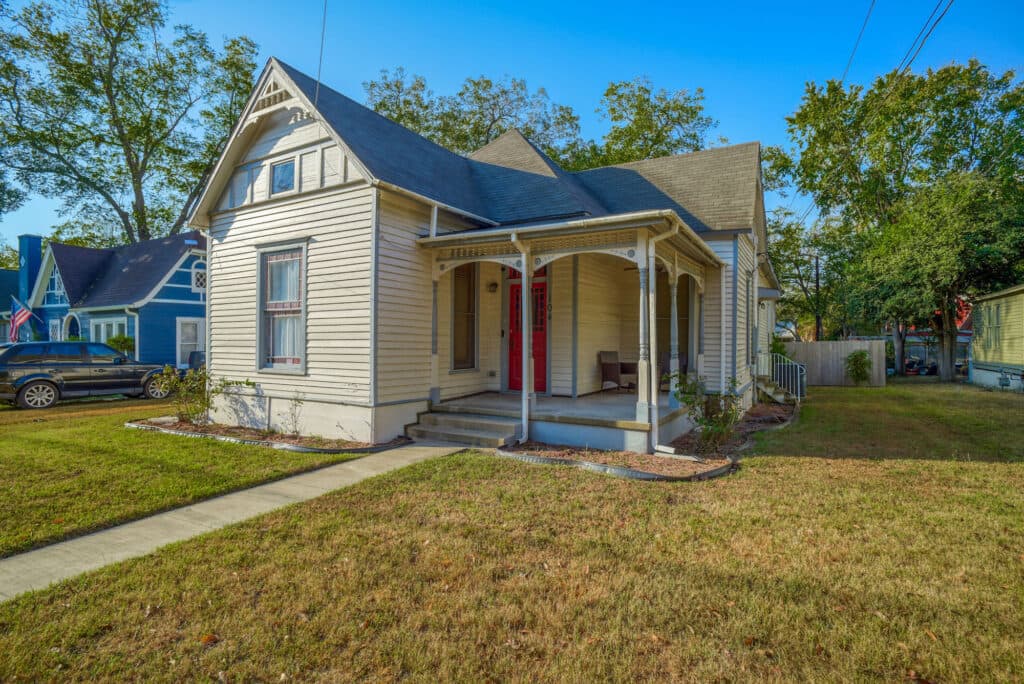 104 Coke Street, Yoakum — public listing photo 38