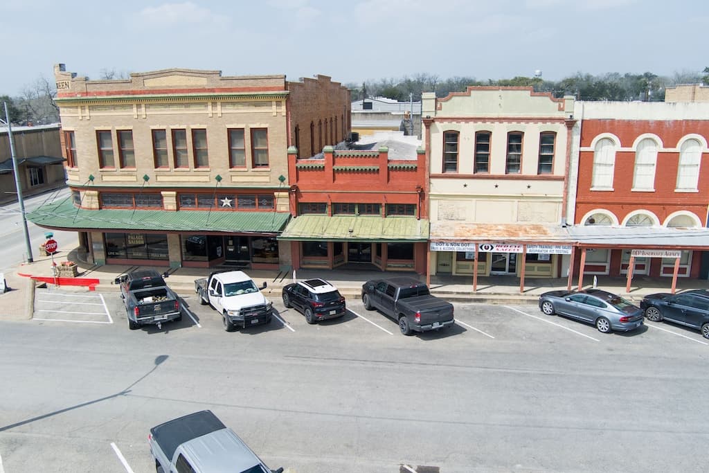 105 E. 7th Street — public listing photo 7