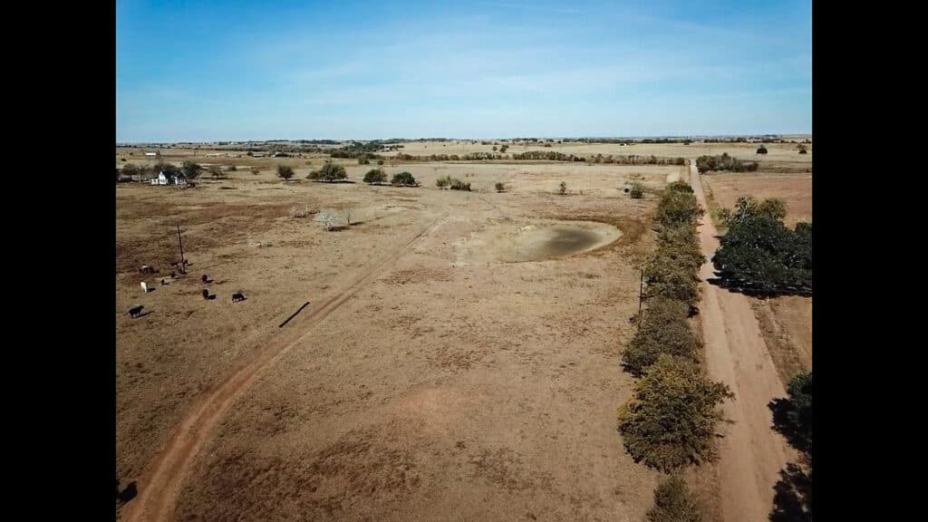 1052 CR 368, Shiner — public listing photo 4