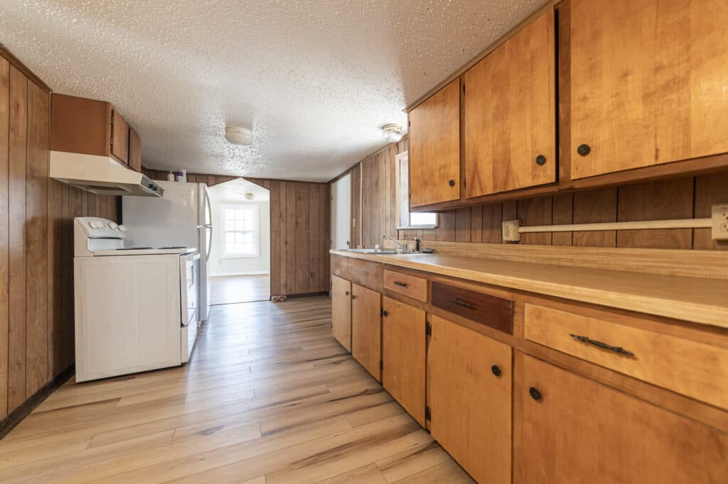 111 W. Park St., Hallettsville — public listing photo 4
