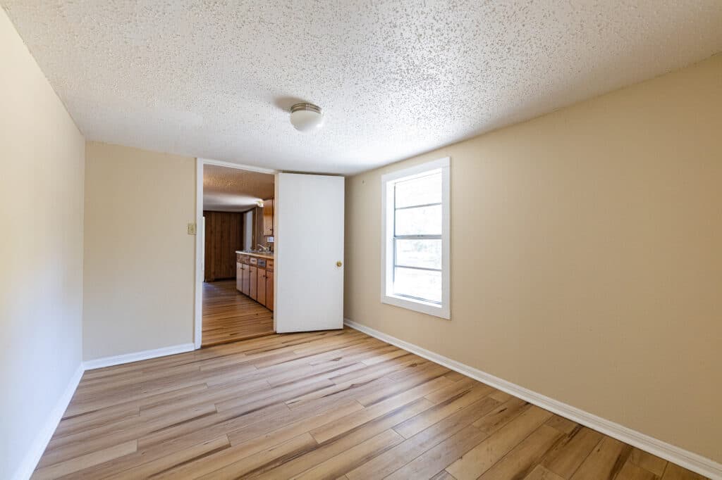 111 W. Park St., Hallettsville — public listing photo 8