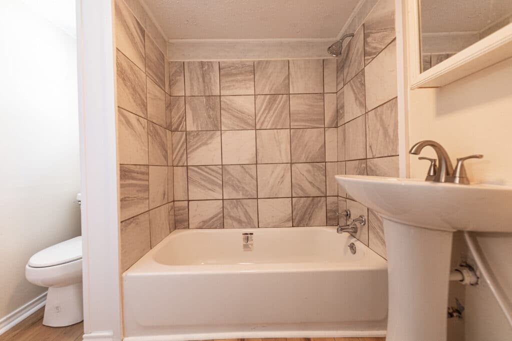 111 W. Park St., Hallettsville — public listing photo 9