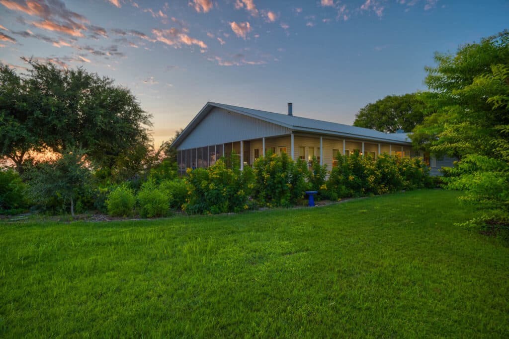 1112 CR 376, Shiner, TX — public listing photo 12