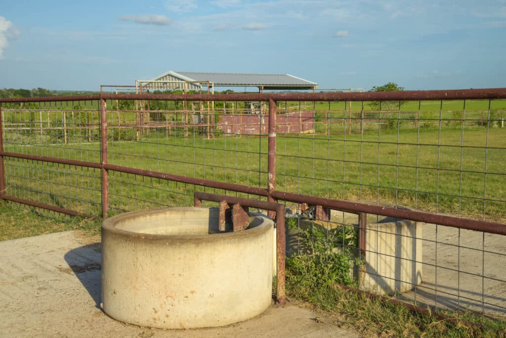 1112 CR 376, Shiner, TX — public listing photo 31