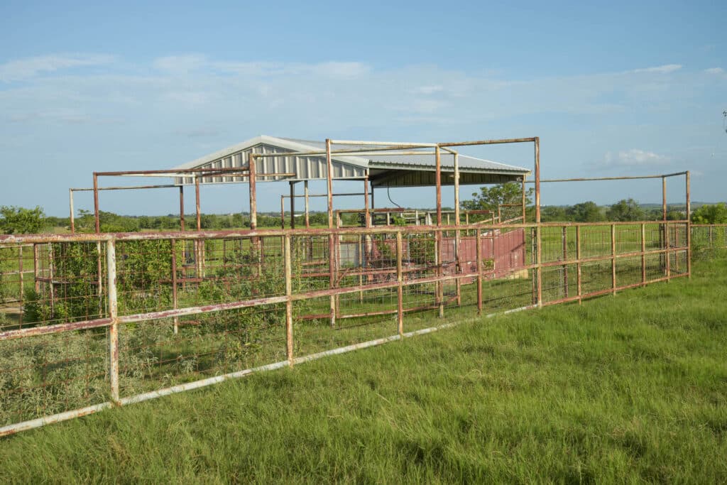 1112 CR 376, Shiner, TX — public listing photo 32