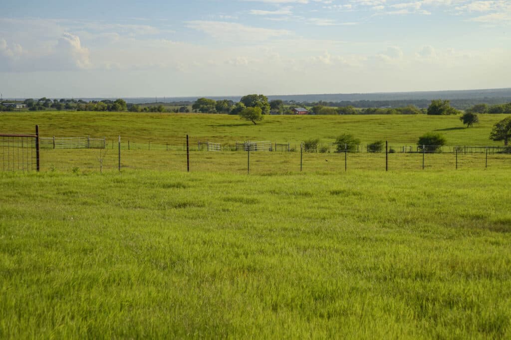 1112 CR 376, Shiner, TX — public listing photo 38