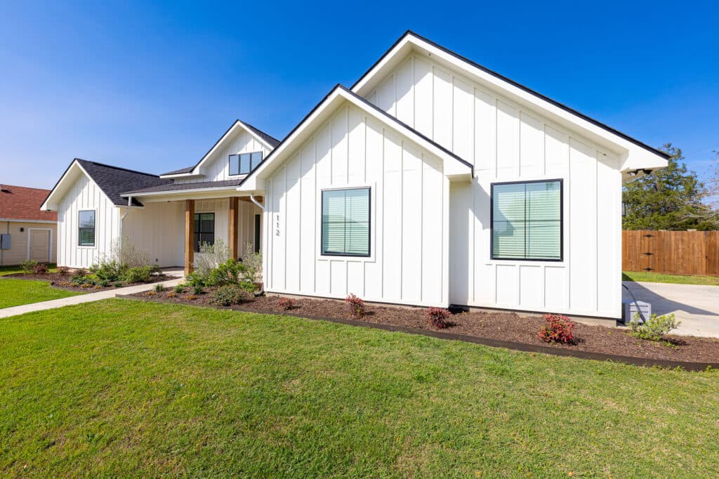 112 Jean Dr., Shiner — public listing photo 2