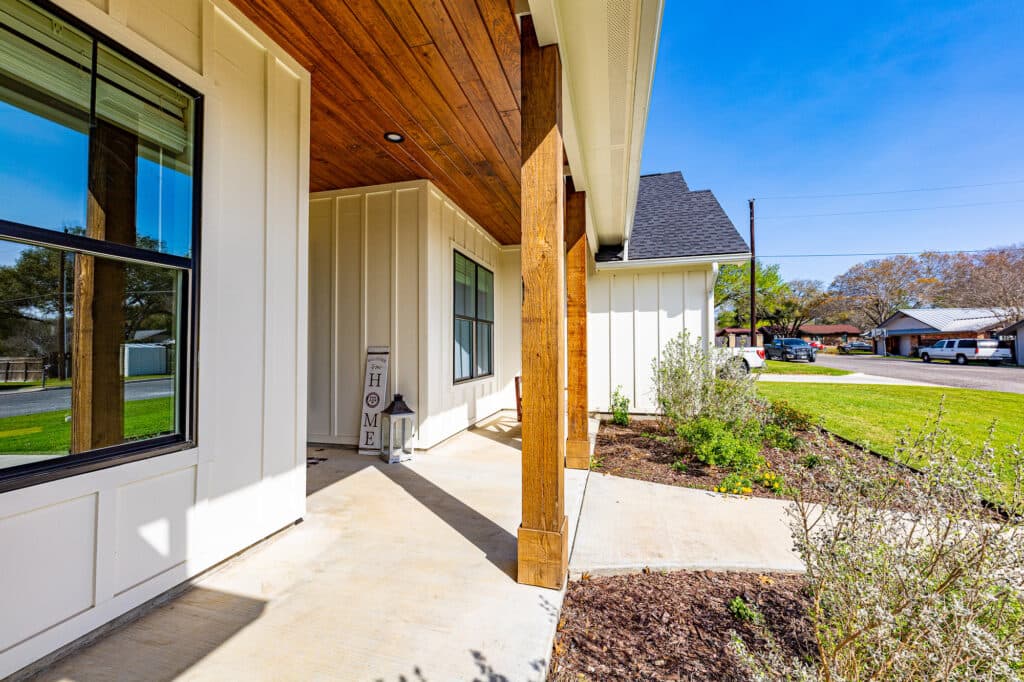 112 Jean Dr., Shiner — public listing photo 4