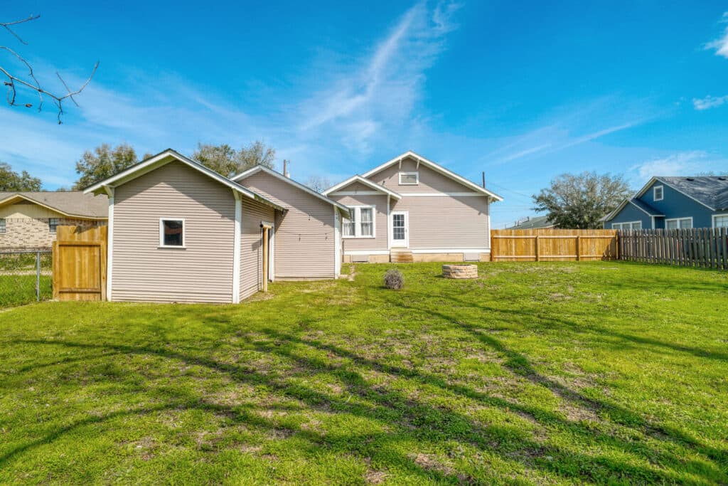 116 S. Ave. E — public listing photo 36