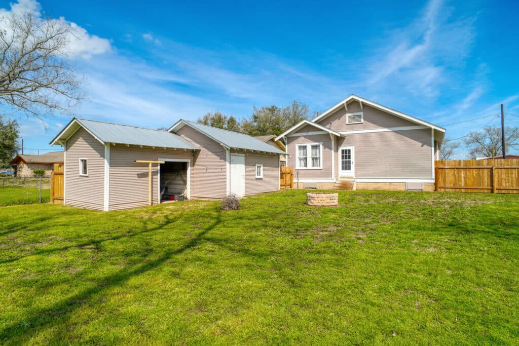 116 S. Ave. E — public listing photo 37