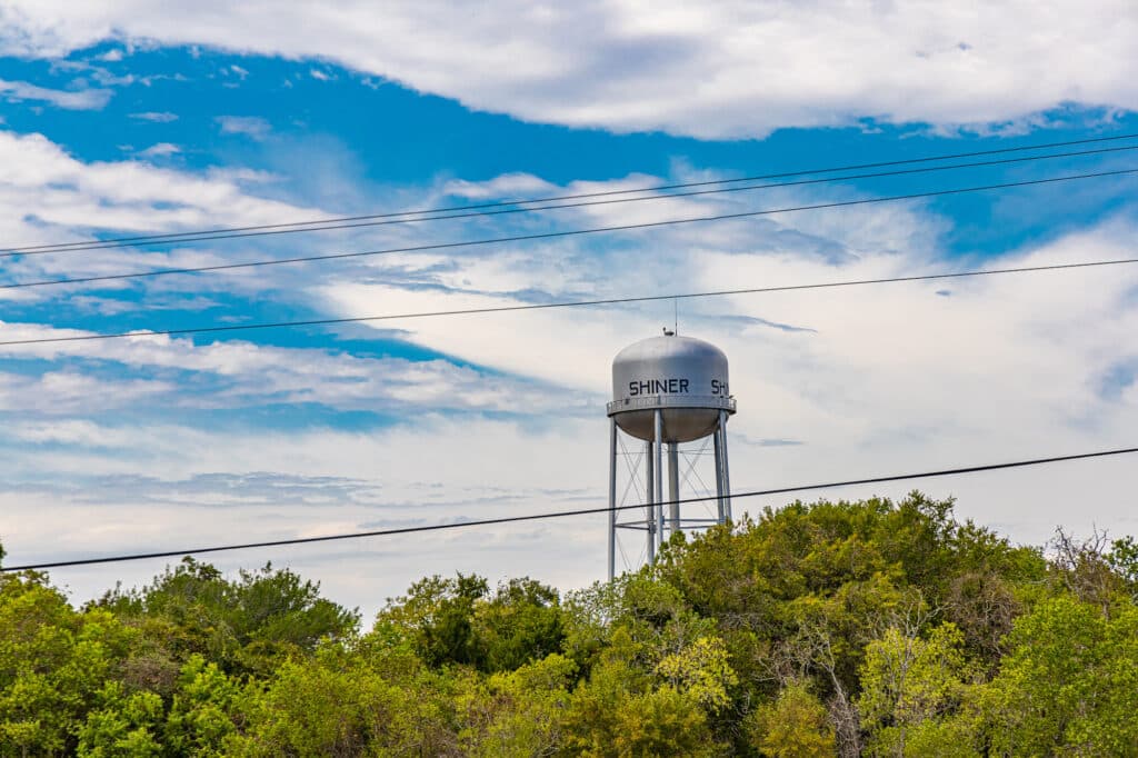 1218 N Ave C, Shiner — public listing photo 4