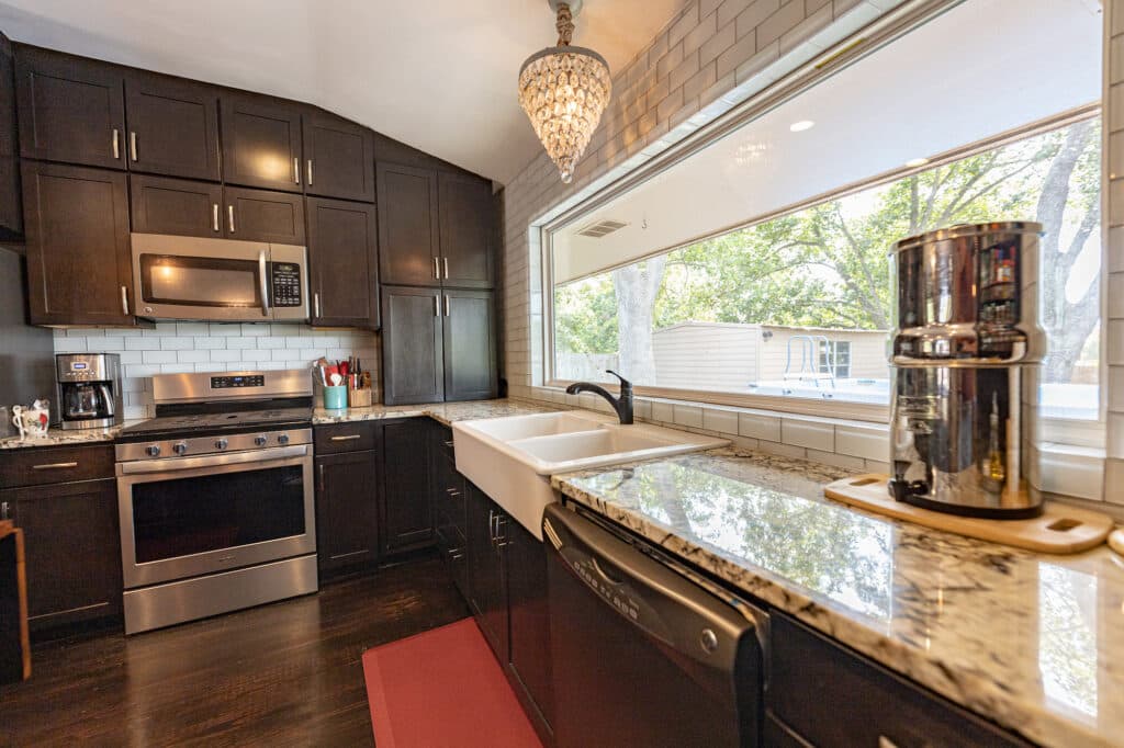 1218 N Ave C, Shiner — public listing photo 10