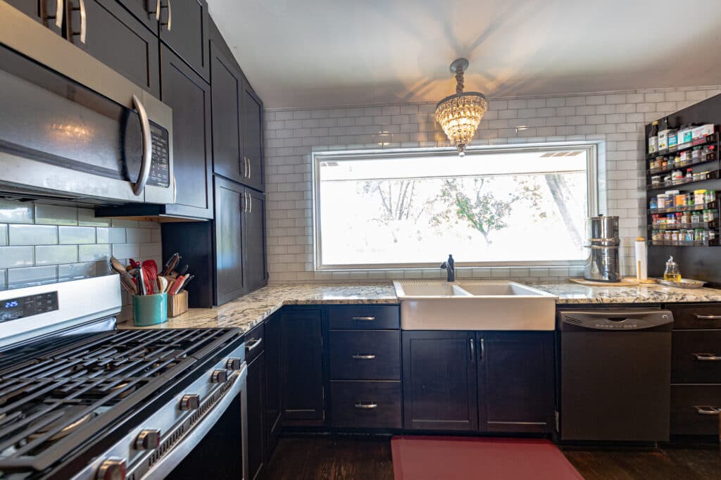 1218 N Ave C, Shiner — public listing photo 12