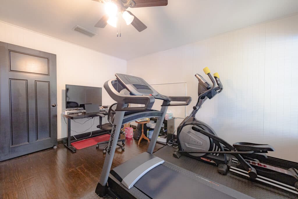 1218 N Ave C, Shiner — public listing photo 20