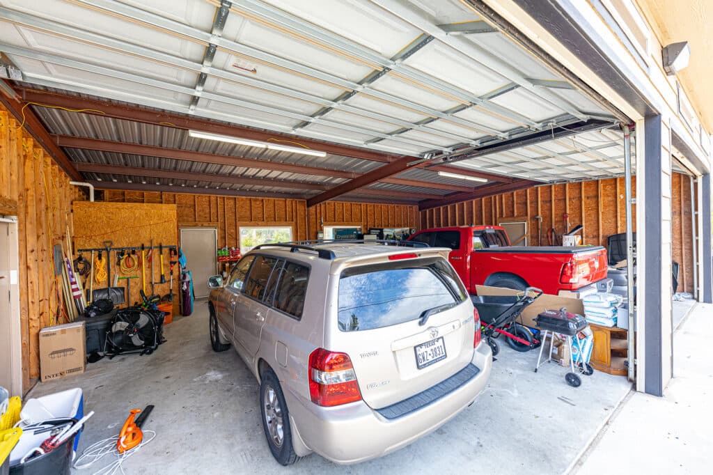 1218 N Ave C, Shiner — public listing photo 25