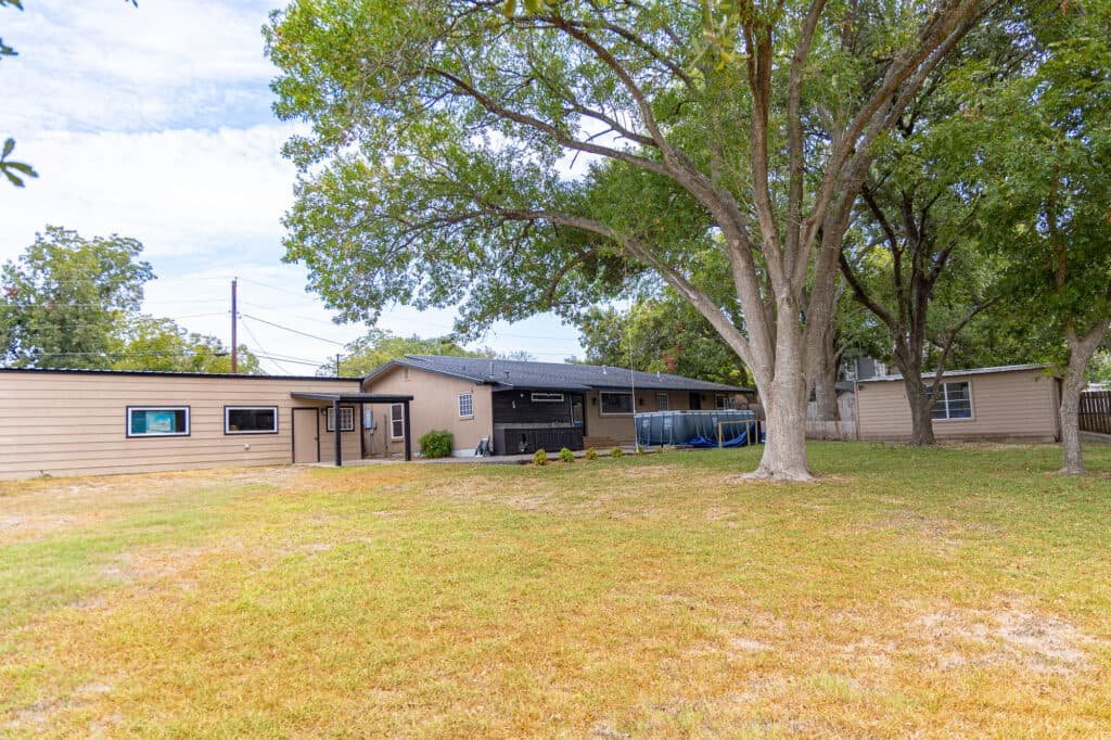 1218 N Ave C, Shiner — public listing photo 30