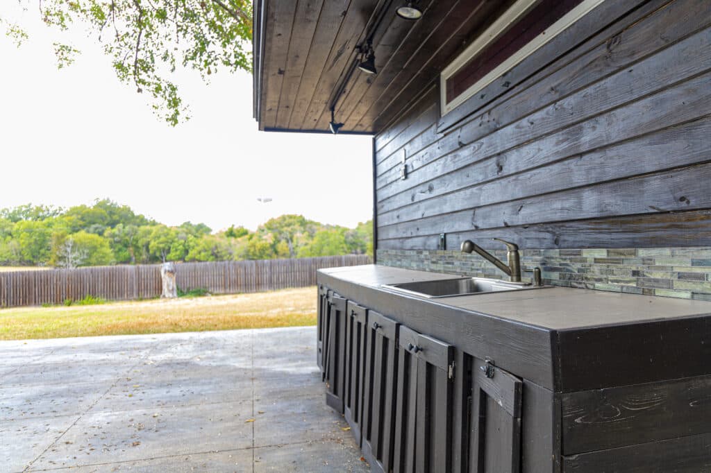 1218 N Ave C, Shiner — public listing photo 32