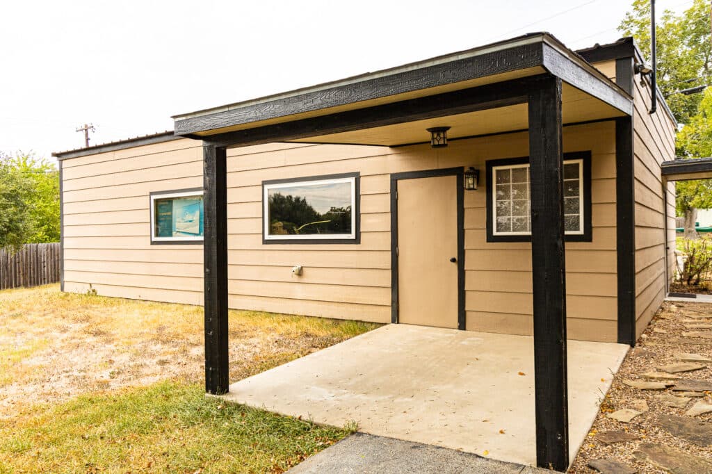 1218 N Ave C, Shiner — public listing photo 34