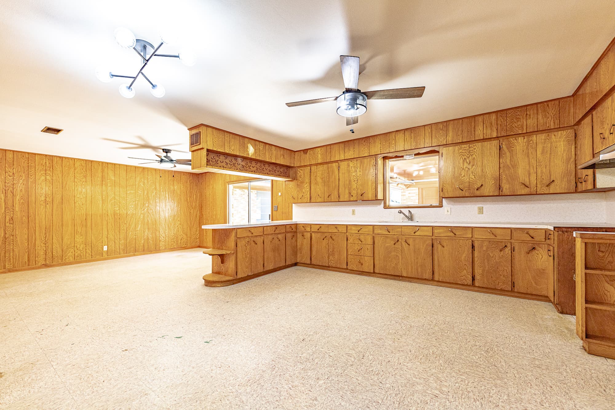1220 N Ave I, Shiner, TX 77984 — public listing photo 4