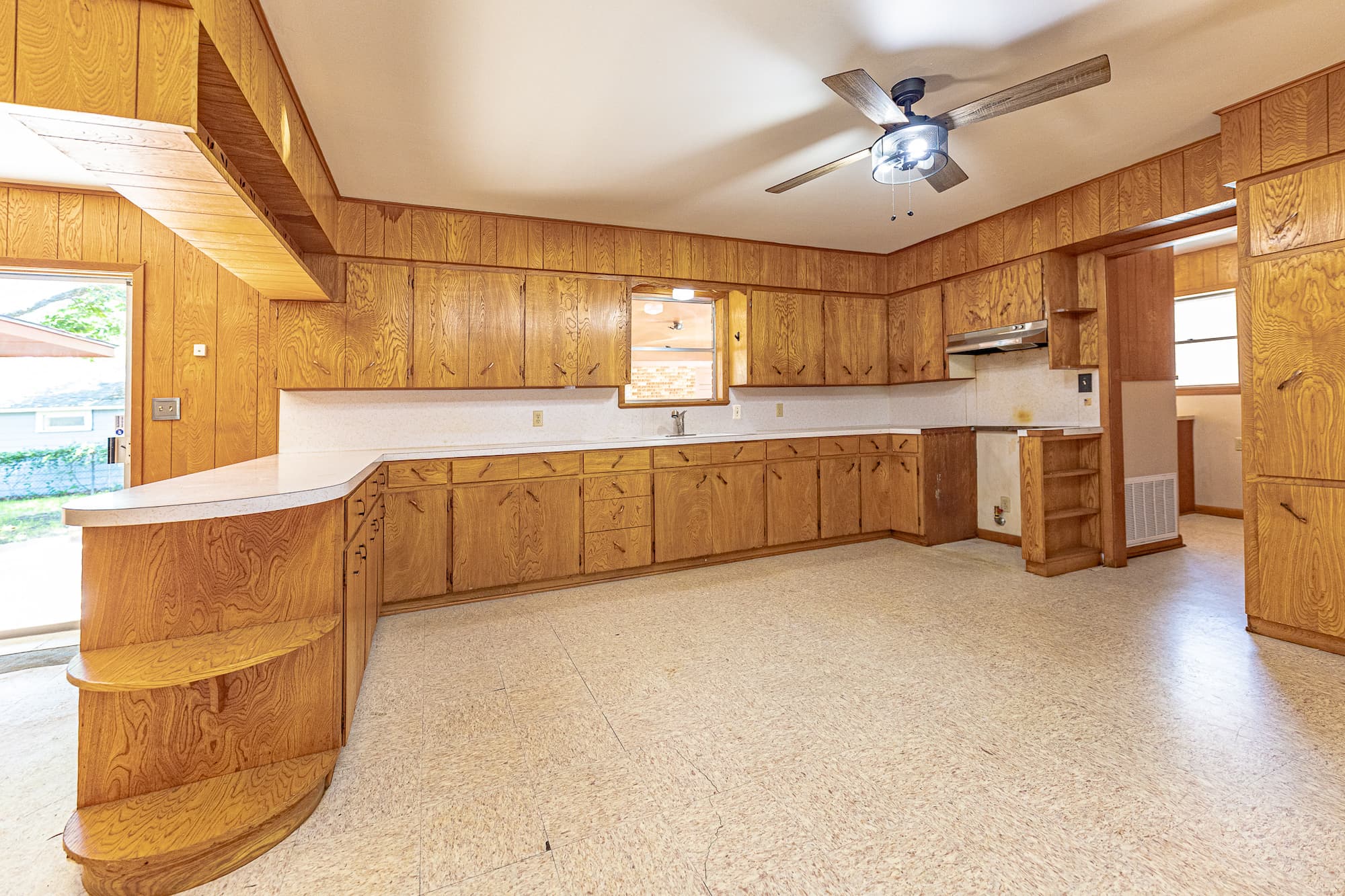 1220 N Ave I, Shiner, TX 77984 — public listing photo 5