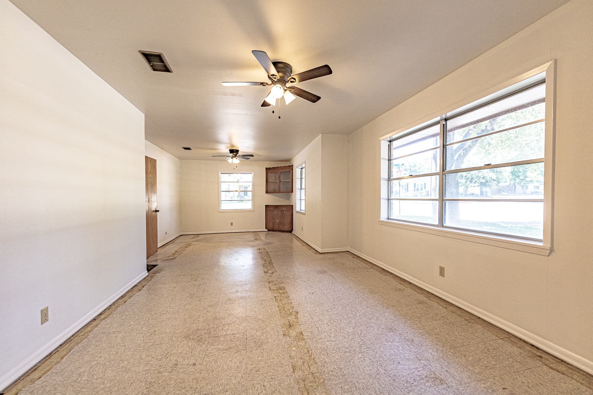 1220 N Ave I, Shiner, TX 77984 — public listing photo 9