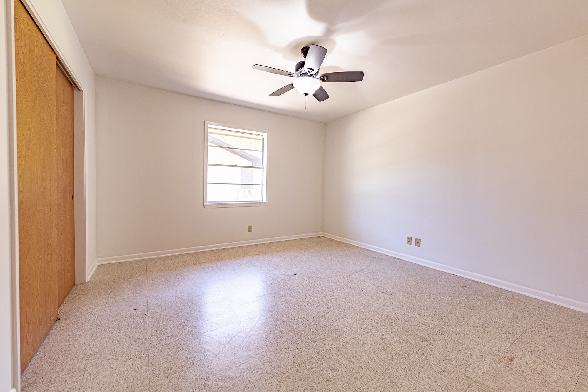 1220 N Ave I, Shiner, TX 77984 — public listing photo 10