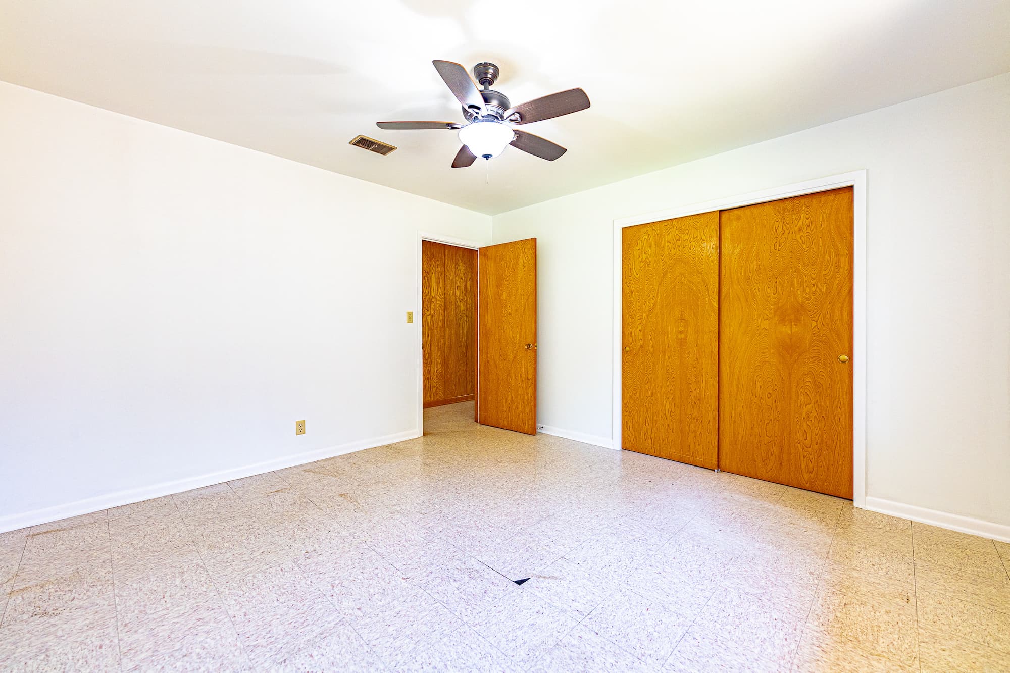 1220 N Ave I, Shiner, TX 77984 — public listing photo 11