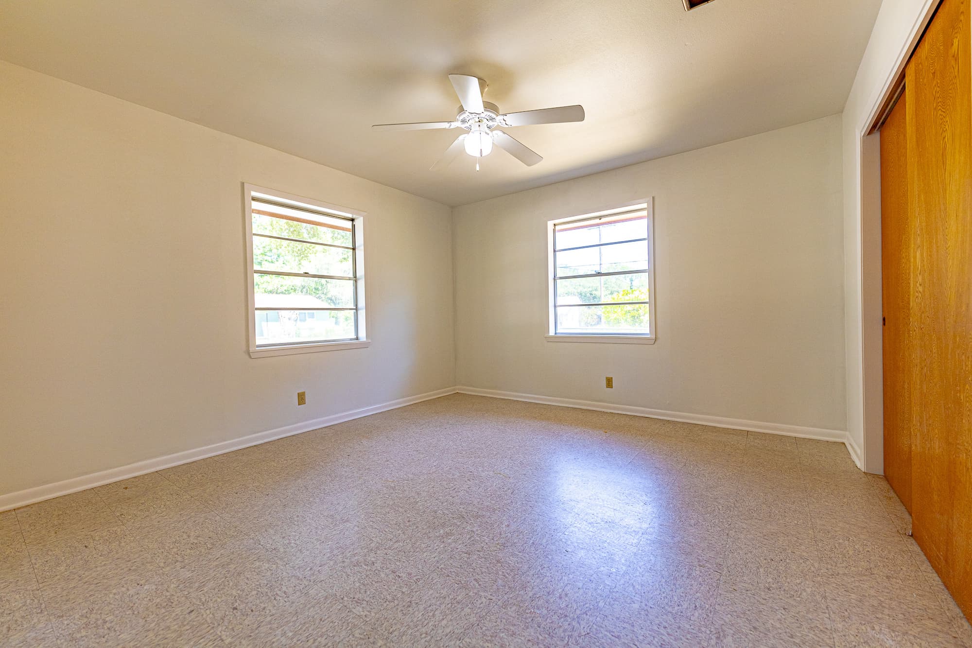 1220 N Ave I, Shiner, TX 77984 — public listing photo 18