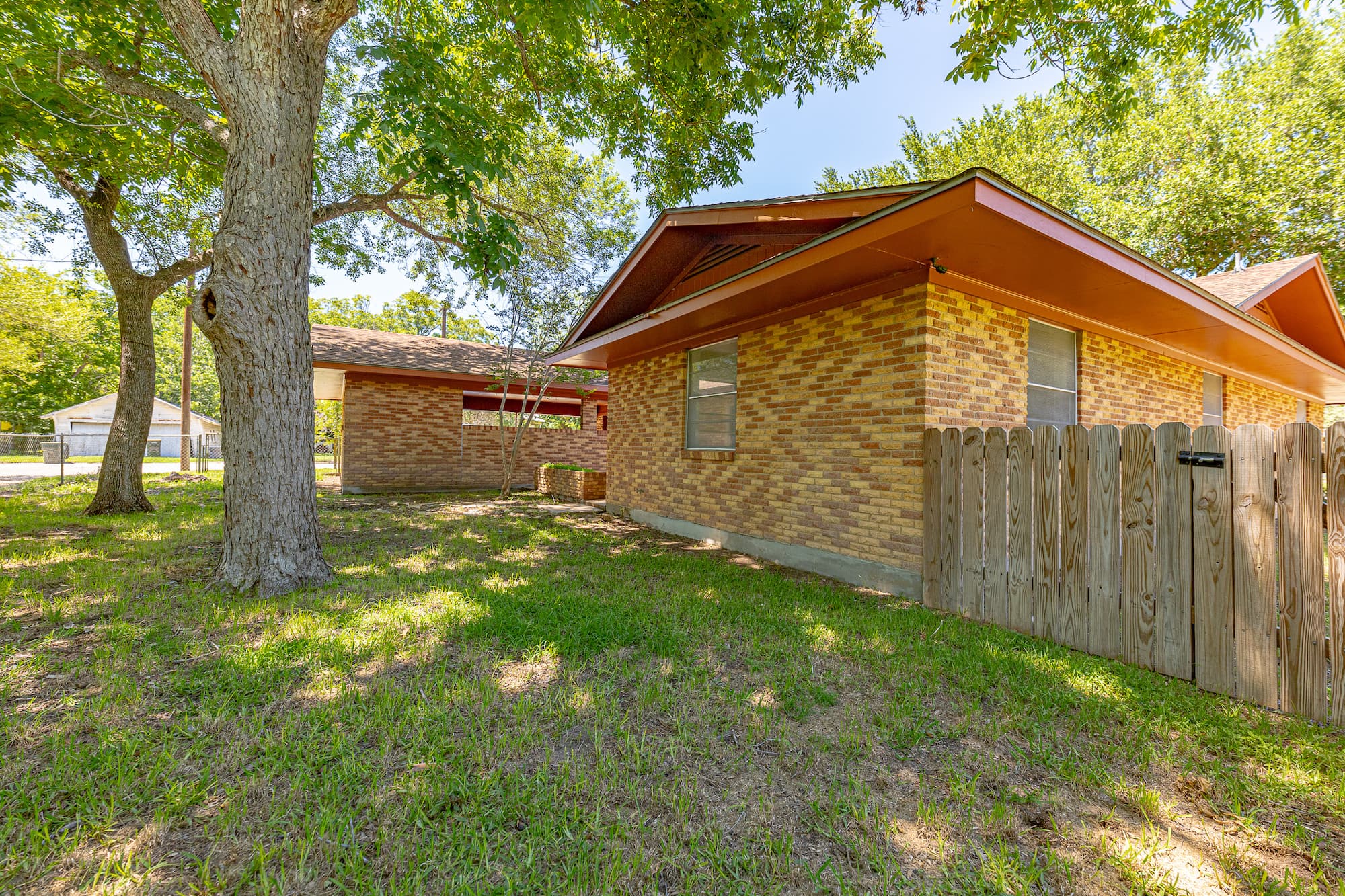 1220 N Ave I, Shiner, TX 77984 — public listing photo 25