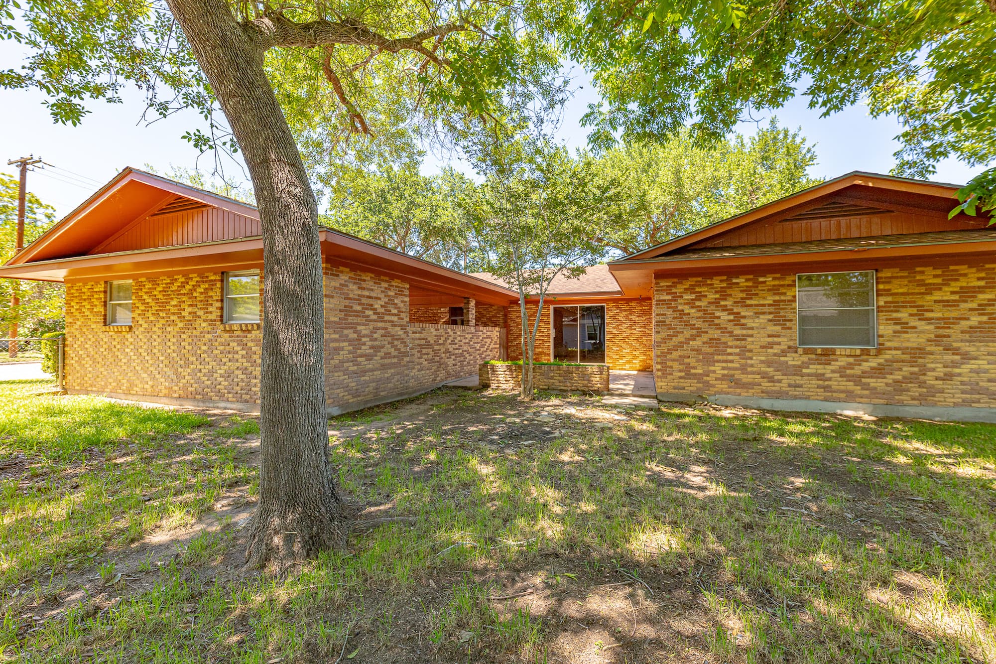 1220 N Ave I, Shiner, TX 77984 — public listing photo 26