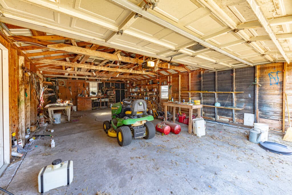 1306 N Ave G, Shiner — public listing photo 3
