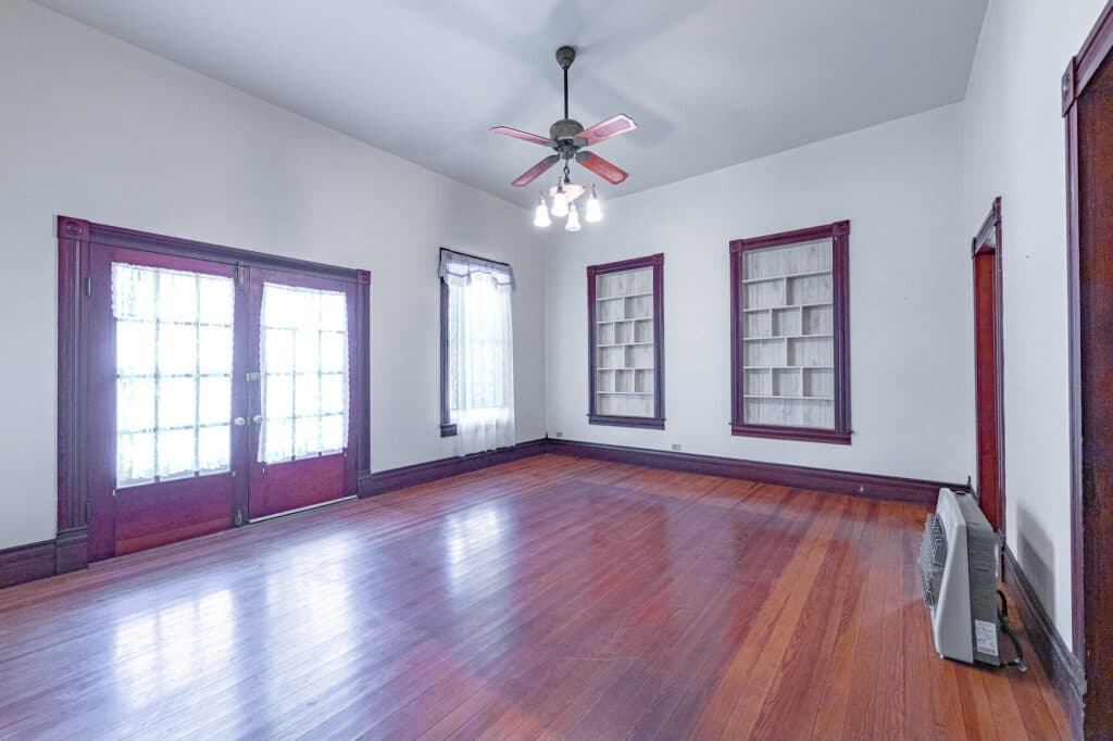 1306 N Ave G, Shiner — public listing photo 6